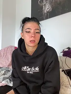 Snapshot of YoungZoexx chatting on October 20, 10:29 am YoungZoexx online show from October 20, 10:29 am