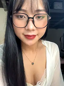 Snapshot of Linh5790 chatting on October 8, 5:01 am Linh5790 online show from October 8, 5:01 am