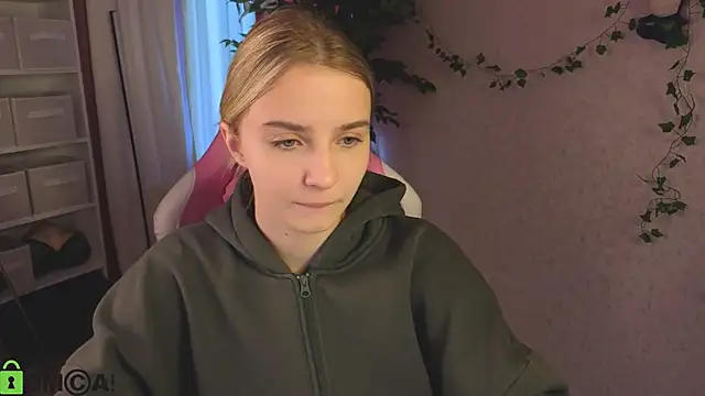 L1na Reeds online show from April 17, 1:08 am