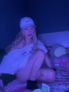 meadowmoon3 online show from April 6, 3:28 am