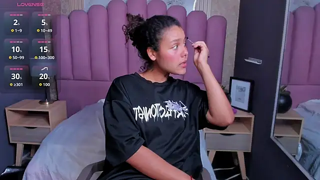 AriaVega online show from December 17, 1:04 pm