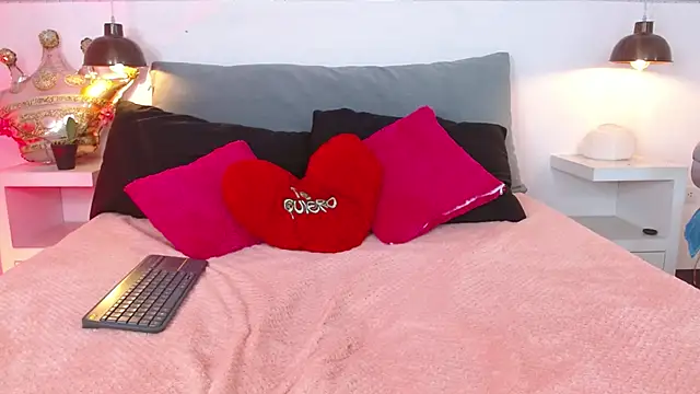 Suzy1  online show from February 17, 7:35 pm