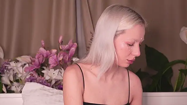 RanyThomson online show from November 2, 6:33 pm