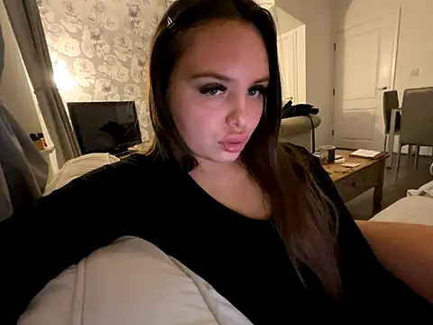 EllaStarrxxx online show from December 2, 1:18 am