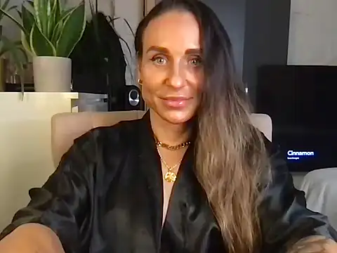 GluteQueenE online show from December 3, 9:17 pm