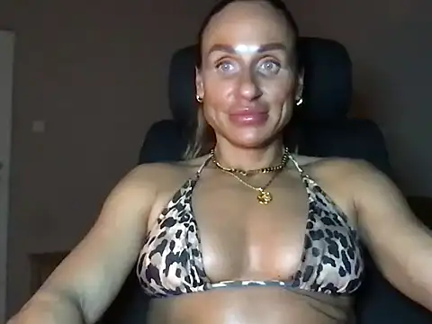 GluteQueenE online show from November 19, 8:20 pm