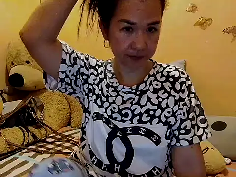 KissHott online show from October 6, 12:00 pm