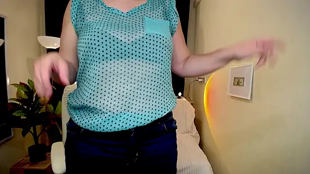 VestaWoody online show from October 9, 6:28 am