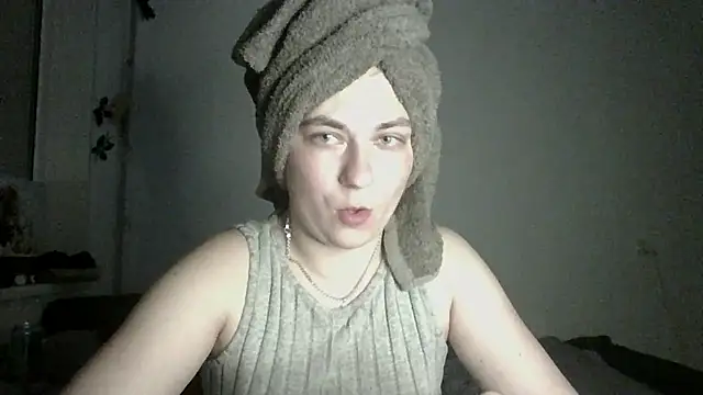 Twolatte1520 online show from April 8, 8:44 pm