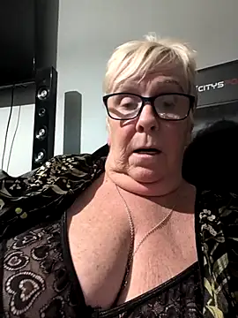 Playful MILF Demi online show from November 1, 9:30 pm