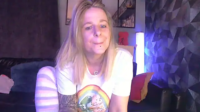 Delichieuse5 online show from February 19, 9:02 pm