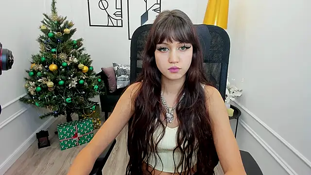 TiffanyYounge online show from December 17, 11:14 am