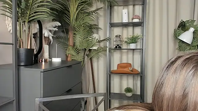 ThelmaJusto online show from November 21, 5:15 pm