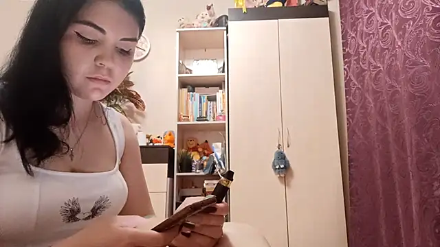 Snapshot of Abi_bee chatting on October 20, 4:21 pm Abi bee online show from October 20, 4:21 pm
