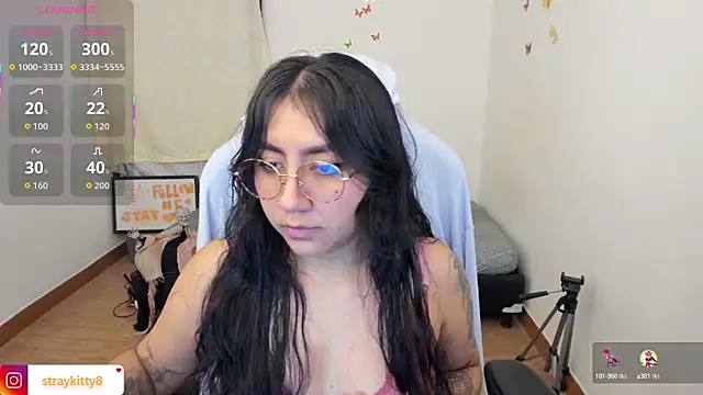 Snapshot of LoveLyy- chatting on October 7, 1:32 am LoveLyy- online show from October 7, 1:32 am