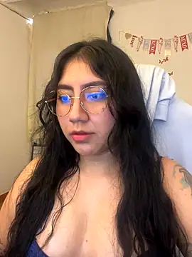 Snapshot of LoveLyy- chatting on October 5, 2:33 pm LoveLyy- online show from October 5, 2:33 pm