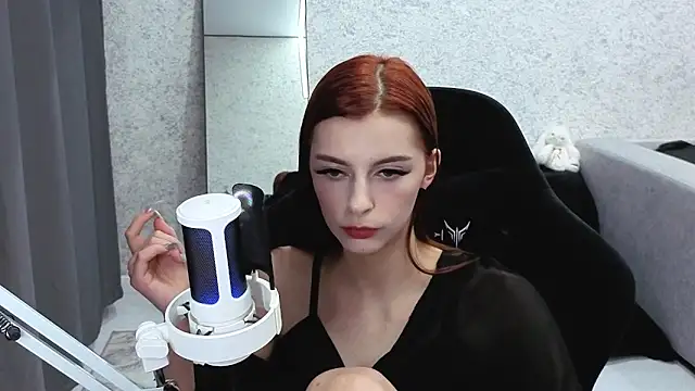 Snapshot of kitti_sweett chatting on October 5, 6:24 pm kitti sweett online show from October 5, 6:24 pm