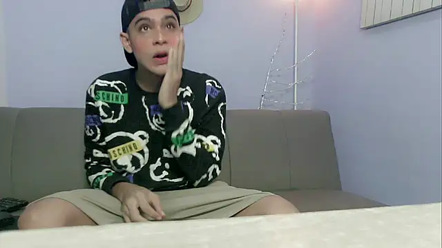 Snapshot of Twinks_boys_ chatting on October 14, 3:53 am Twinks boys  online show from October 14, 3:53 am
