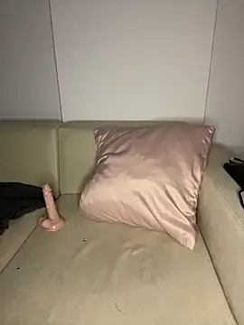 christalles online show from November 9, 7:32 pm