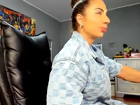 Alesyamuscledollxh online show from September 24, 5:45 pm