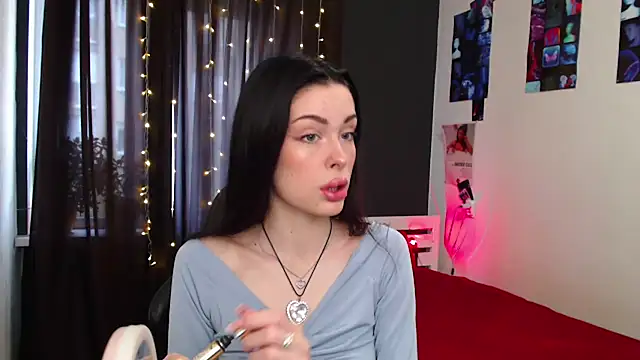 Snapshot of ariel_is_on_vacation chatting on October 17, 10:29 am ariel is on vacation online show from October 17, 10:29 am