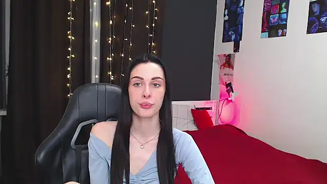 Snapshot of ariel_is_on_vacation chatting on October 18, 4:43 pm ariel is on vacation online show from October 18, 4:43 pm