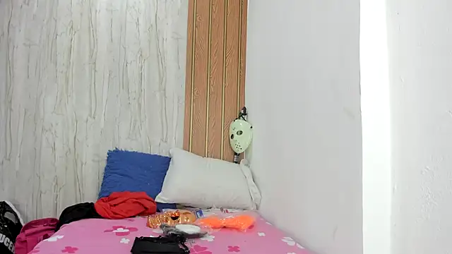 Snapshot of luisabecker_ chatting on October 23, 1:39 pm luisabecker online show from October 23, 1:39 pm