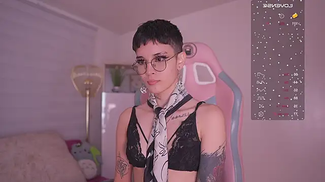 Giia Moretti  online show from November 14, 9:15 pm