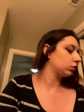 tiffanyxoxo515 online show from October 7, 4:06 am