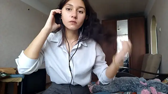 Snapshot of MiaLovelyOne chatting on October 13, 8:39 am MiaLovelyOne online show from October 13, 8:39 am