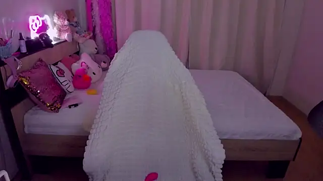 Snapshot of CeaneLino chatting on October 21, 8:24 pm CeaneLino online show from October 21, 8:24 pm