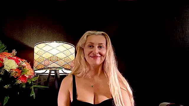 Snapshot of LeticiaReys chatting on October 21, 8:35 pm LeticiaReys online show from October 21, 8:35 pm