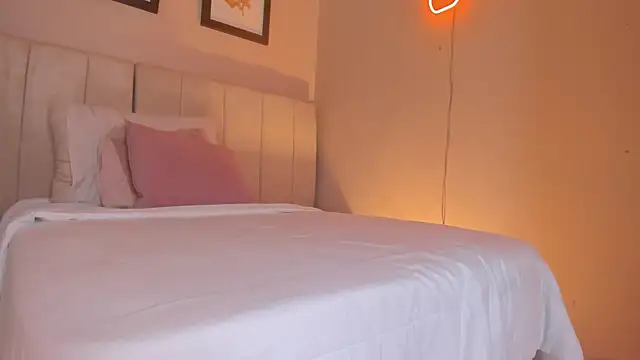  alison c online show from October 14, 11:35 am