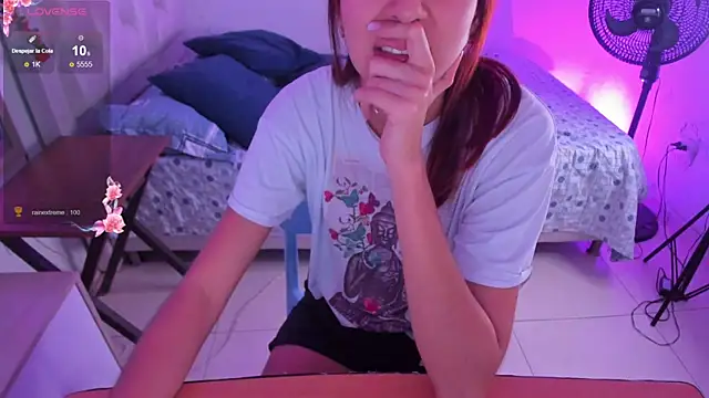 Laaura-Velez online show from January 9, 5:28 pm