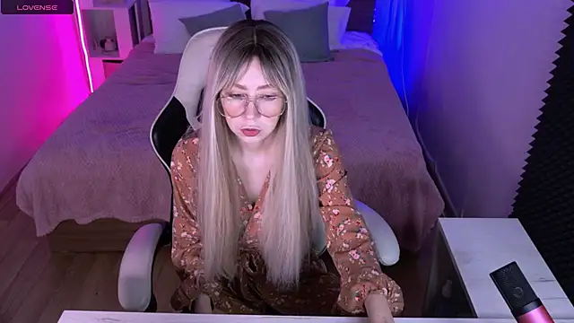 sofiisun online show from October 13, 4:04 am