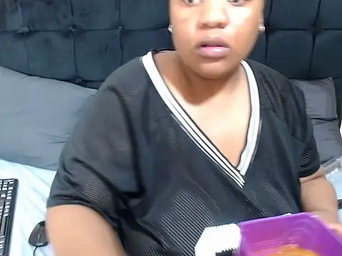 CaramelBootty online show from November 25, 3:47 pm