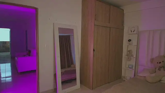 KIMMIE 01 online show from December 4, 5:46 pm