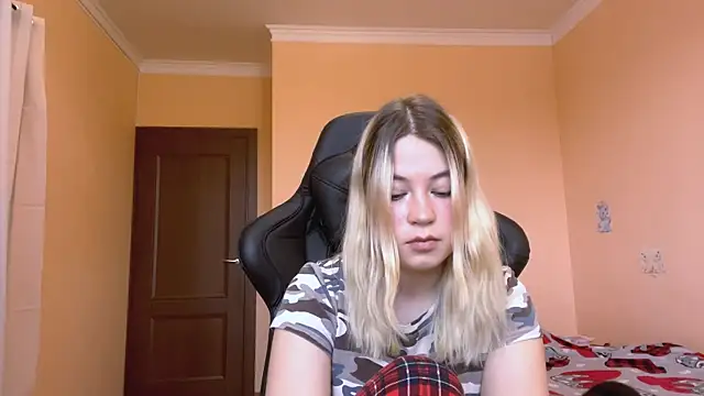 HotLuna69 online show from December 17, 7:23 am