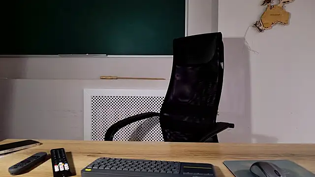 ClaireMathis online show from April 22, 2:47 pm