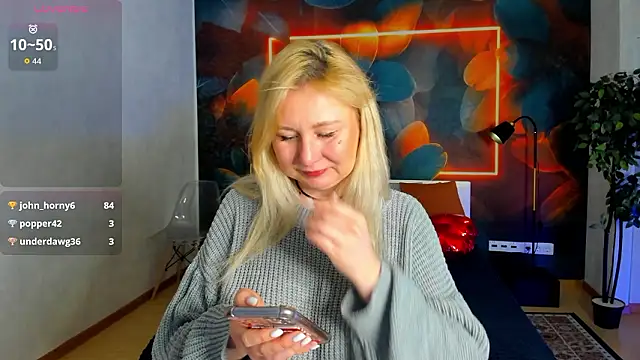 scent  of woman online show from March 19, 2:49 am