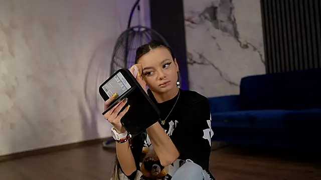 RachelRavee online show from April 17, 4:14 am