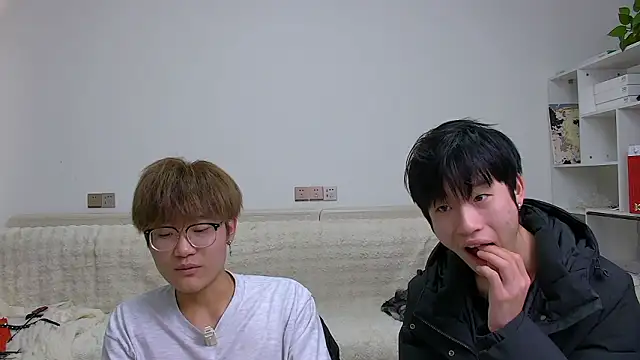 KK-cuteboy online show from February 3, 1:05 pm