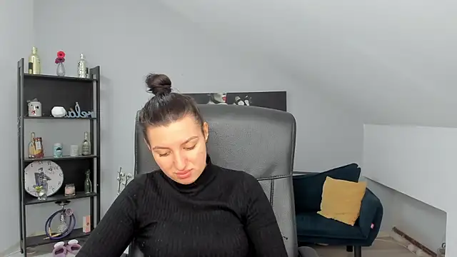 BettyJamess online show from December 16, 5:46 am