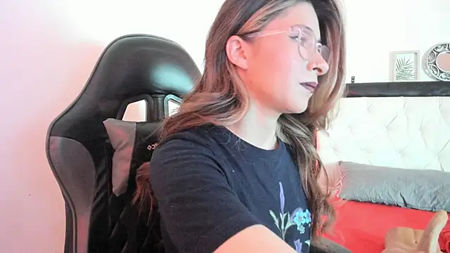 Sara Roades online show from November 11, 8:17 pm