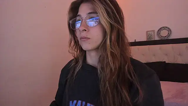 Sara Roades online show from December 13, 7:53 pm