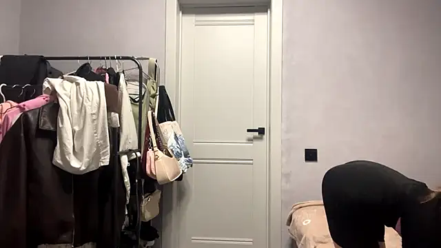 WildPeachh online show from November 6, 7:20 pm