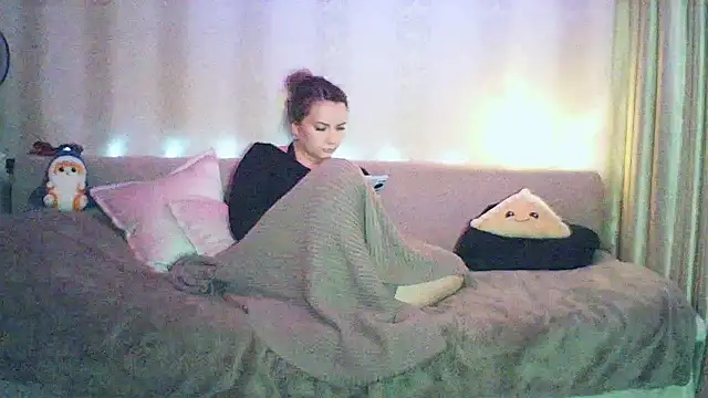 MoodieMira online show from February 25, 6:28 pm