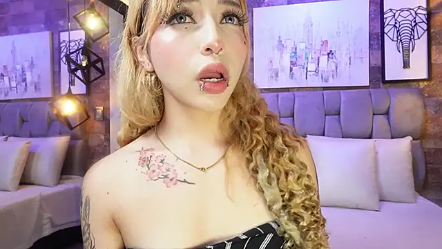 Sophia Bellucci online show from November 24, 12:51 pm