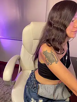 Ninfa pink online show from November 6, 9:32 pm