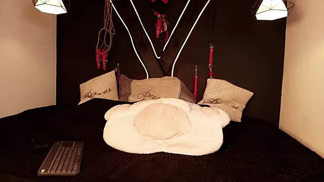 cookie bit online show from April 7, 8:11 pm